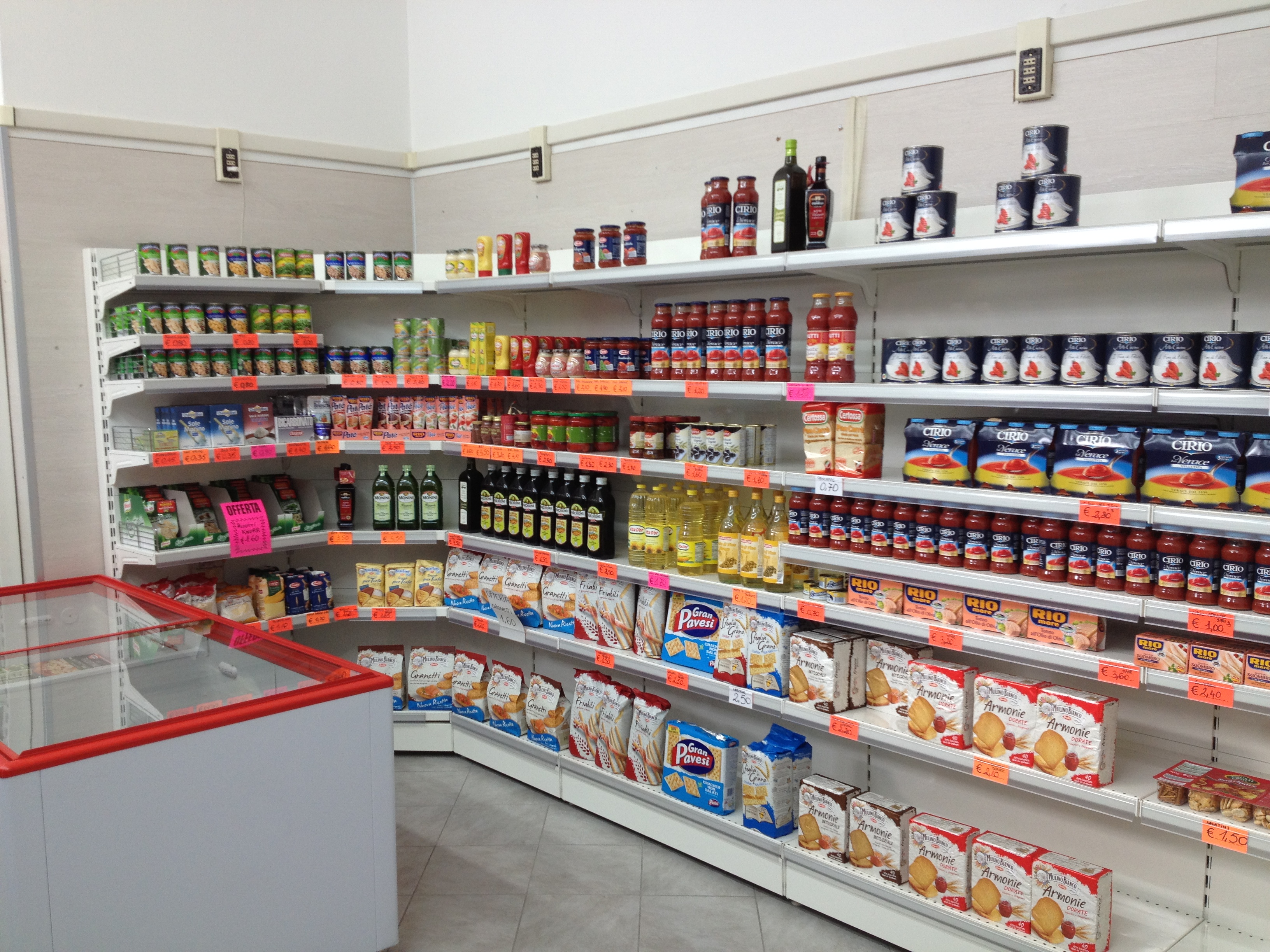 Scaffali per negozio